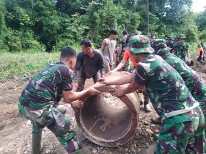 Tiga Matra TNI Bangun Jembatan di Desa Danti