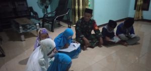 Anggota TNI Ini Mengajar Mengaji Anak-anak Desa Danti, Bengkayang