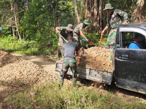 Material Rabat Beton TMMD Kodim Ketapang Mulai Masuk Lokasi