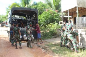 Batako untuk Pagar Pembangunan Gereja di TMMD Kodim Ketapang