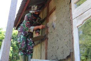 Tentara Ini Cukup Piawai Plaster Dinding Musala