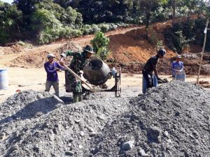 Mesin Molen Terus Berputar, Satgas TMMD Kodim 0105/Abar Kerjakan Pondasi Jembatan