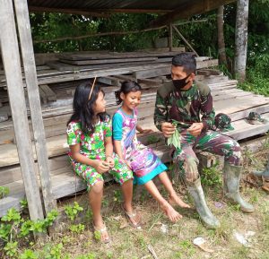 Bocah 6 Tahun Ingin Jadi TNI, Usai dengar Cerita Satgas TMMD Kodim Singkawang