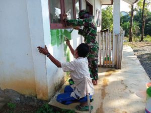 Satgas TMMD Kodim Aceh Barat Perbaharui Warna Cat Musala