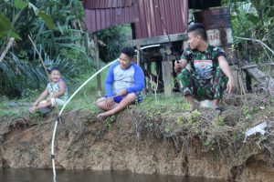 Kenalan Sosok Prajurit Masa Kini, Satgas TMMD Berkunjung di Rumah Warga