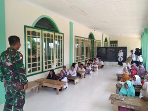 Satgas TMMD di Desa Danti Ajari Anak-anak Baca Tulis Alquran
