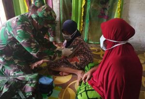 Door to Door, Tim Medis TMMD Kodim Aceh Barat Beri Pelayanan dan Obat-obatan Gratis