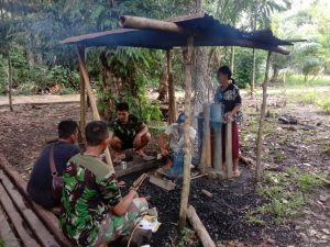 Satgas TMMD Kodim Ketapang Lakukan Komsos ke Tukang Pandai Besi