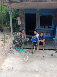 Hari ke-10, Satgas TMMD Kodim Ketapang dan Warga Semakin Harmonis