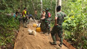 Tenaga Ekstra, Satgas TMMD Kodim Ketapang Kerjakan Rabat Beton