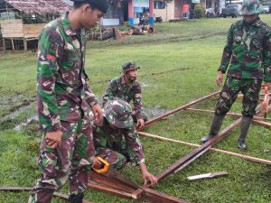 Tak Hanya Bertempur dan Pegang Senjata, Satgas TMMD juga Kreatif Bertukang