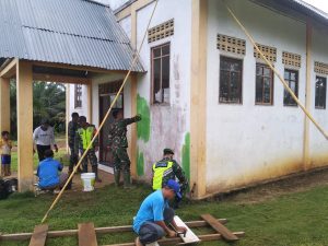 Personel TMMD Kodim Singkawang Cat Gereja GPBI Bahtera Romo