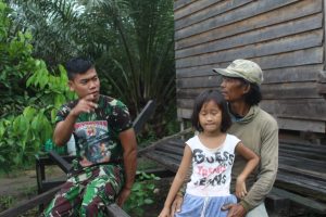 Satgas TMMD Kodim Ketapang Terus Bina Keakraban Warga