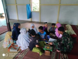 Satgas TMMD ke-108 Mengajar Anak Mengaji di Desa Danti