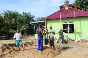 Satgas TMMD Kodim Ketapang “Goyang” Ayakan Pasir