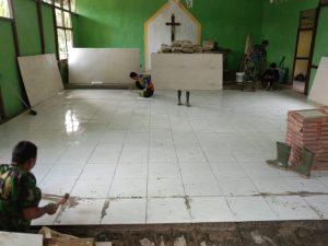 Pemasangan Keramik Gereja Santo Maria Hampir Rampung