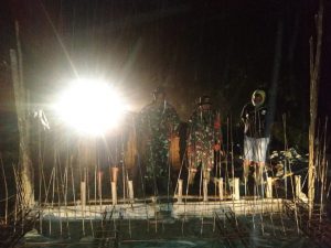 Meski Hujan, Semangat Dansatgas TMMD Tinjau Lokasi Jembatan di Desa Danti