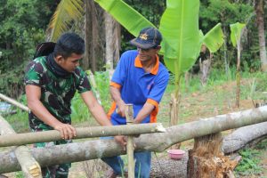 Satgas TMMD Kodim Ketapang Pagar Indah Rumah Warga