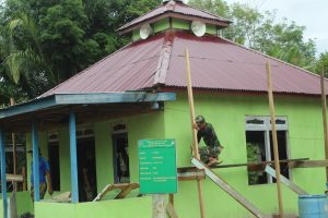 Satgas TMMD Kodim Ketapang Kebut Pengerjaan Rehab Musala