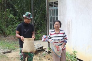 Satgas TMMD Kodim Ketapang Buat Ibu Desa Teringat Orangtua