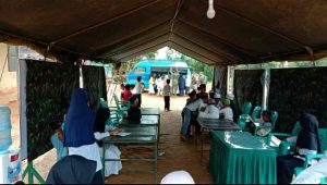 Pulang dari TPA, Anak-anak Serbu  Mobil Pintar TMMD ke -108 Kodim Singkawang