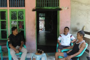 Tim Peliput Satgas TMMD Kodim Ketapang Anjangsana sambil Cari Berita
