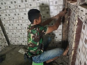 Satgas TMMD Kodim Ketapang Perbaiki Toilet Gereja Santo Yohanes