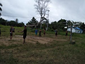 Jalin Keakraban Anggota TMMD Bersama Warga Olahraga Bersama