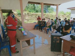 Satgas TMMD Kodim Singkawang Perkenalkan Tungku Cuka Kayu