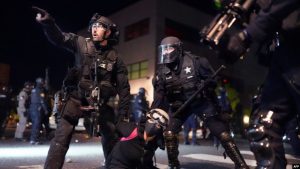 Polisi di Portland Gunakan Gas Air Mata untuk Bubarkan Demonstran