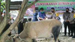 Kapolres Labuhanbatu Berbagi Hewan Kurban kepada Wartawan