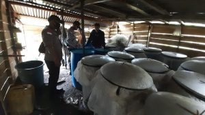 Pabrik Rumahan Produksi Miras di Noyan, Sanggau Digrebek Polisi