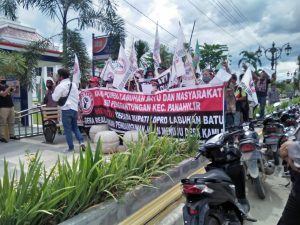 Masyarakat Sei Pegantungan Tuntut Pemkab Labuhanbatu Bangun Jalan Lintas Desa