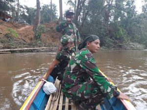 Danramil Pulau Maya Karimata Temani Dansatgas TMMD Kodim Ketapang Mancing Ikan