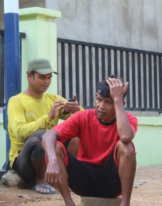 Warga Terkenang saat Bersama Sertu Usman Buat Pagar Gereja Pantekosta
