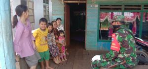 Usai TMMD, Babinsa Kodim Ketapang Kembali Pantau Desa Binaan