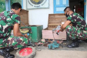 Serda M Noor Cek Peralatan Tukang Pasca TMMD 108 Kodim Ketapang