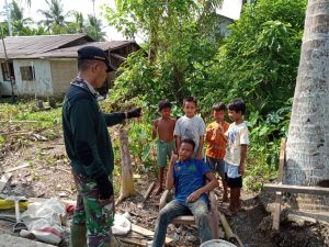 Babinsa Beri Motivasi Anak-anak Pasca TMMD 108 Kodim Ketapang
