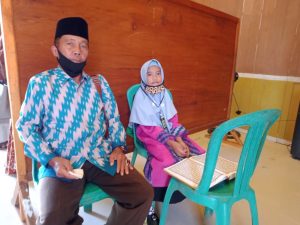 Jauh dengan Orangtua, Fitri Qoriah Asal Kapuas Hulu Ini Tetap Semangat