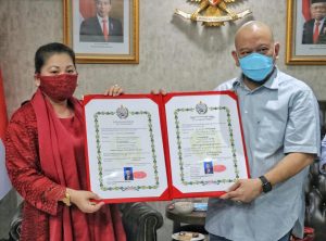 Pelestari Keris Pusaka, LaNyalla Terima Gelar dari Keraton Kasunanan Surakarta Hadiningrat