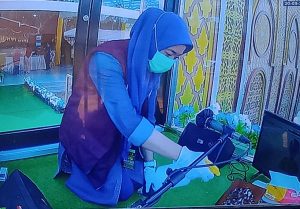 Pergantian Peserta, Tim Kesehatan Semprotkan Disenfektan di Mimbar Utama