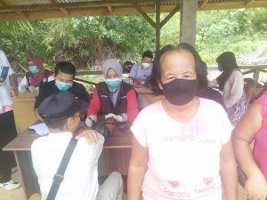 Dinkes Sekadau Gelar Pengobatan Gratis di Kumpang Bis