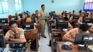 Sekitar 8 Ribu Guru Honorer Terdampak Covid-19 di Pamekasan Terima Bantuan