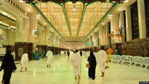 Arab Saudi Cabut Pembatasan, Warga Mulai Umrah