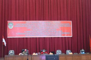 Tujuh Fraksi DPRD Landak Beri Pandangan Umum Terhadap Tiga Raperda Insiatif Eksekutif