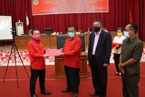 Bupati Landak Beri Jawaban Atas PU Fraksi DPRD Terhadap Tiga Raperda Insiatif Eksekutif