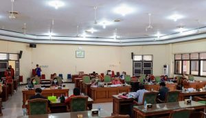 Tindaklanjut Tiga Raperda Inisiatif Eksekutif Komisi B DPRD Bersama Eksekutif Gelar Rapat Gabungan