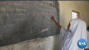 Anak-anak Perempuan Nigeria Utara Berjuang untuk Tetap Sekolah