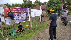 Spanduk Sukseskan Pilkada 2020 dipasang di Bundaran Tugu Cidaya Nanga Taman