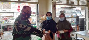 Cegah Covid-19, Koramil 1204-01/Kapuas Kembali Bagikan Masker